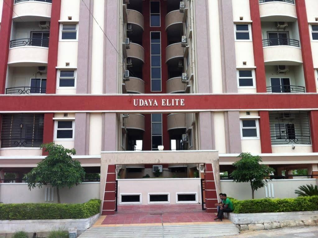 โอโย 11400 เดอะ ดาวน์ทาวน์ สวีท Hotel ไฮเดอราบัด ภายนอก รูปภาพ
